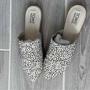 TOMS Women's Black and White Patterned Mules